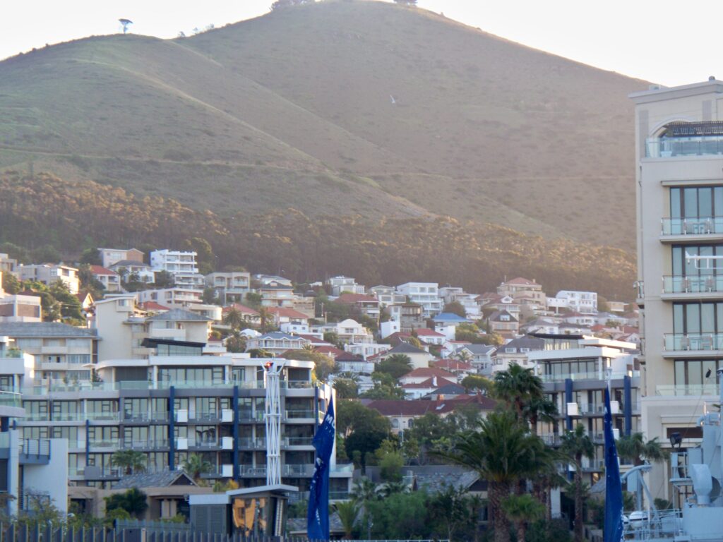 Cape Town Travel Guide: Stunning view of the Table Mountain. Tour Africa Magazine.