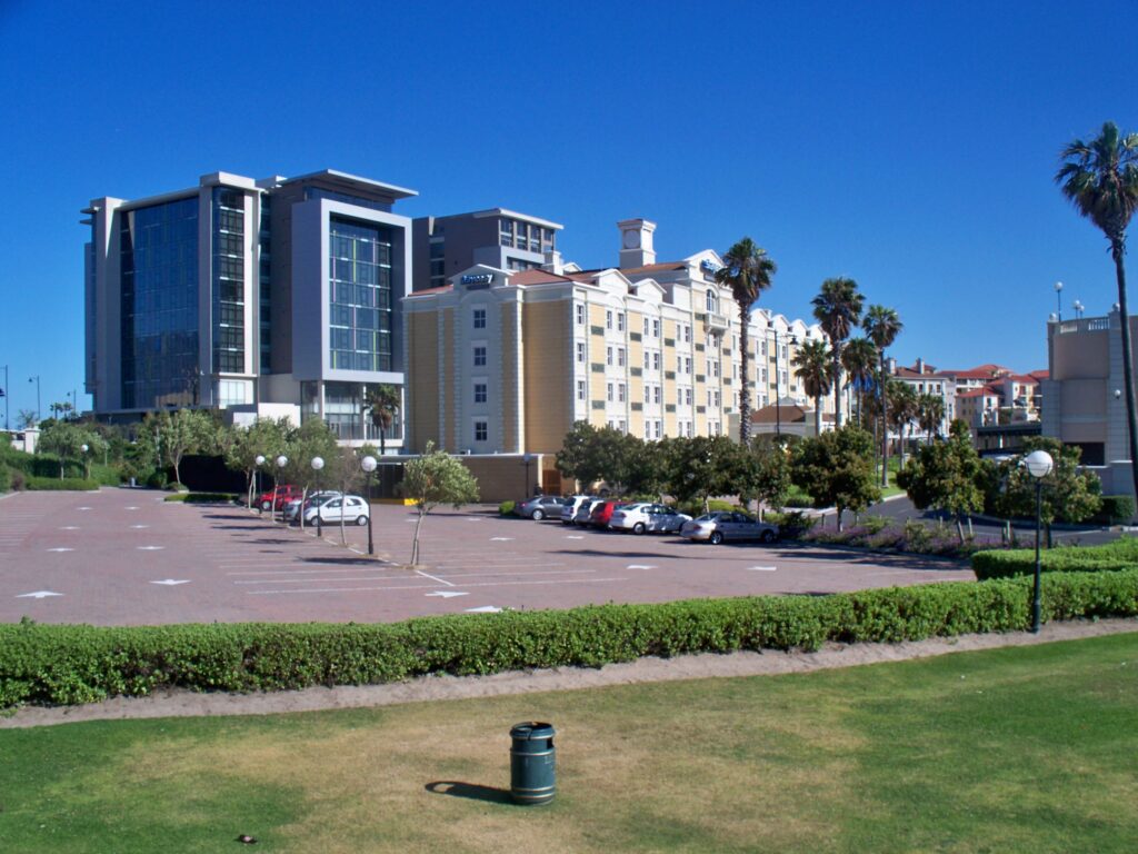 Cape Town Travel Guide: Stay Easy hotel- Southern Sun. Tour Africa Magazine.