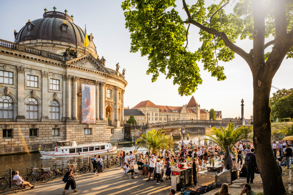 "Arabian Travel Market ATM Dubai: Germany showcases growth."
Tour Africa Mag.